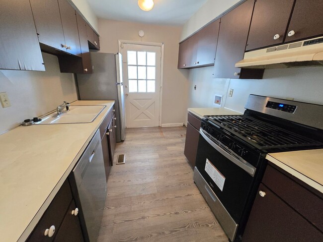 6408 Bluebird Ln in Little Rock, AR - Foto de edificio - Building Photo