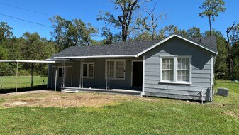 5584 Bigner Rd in Beaumont, TX - Building Photo