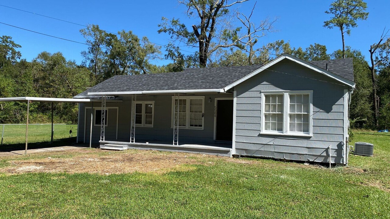 5584 Bigner Rd in Beaumont, TX - Building Photo