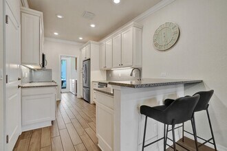 1300 Eucalyptus Dr in Hollywood, FL - Building Photo - Building Photo