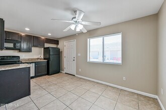 3949 E Earll Dr in Phoenix, AZ - Building Photo - Building Photo