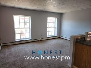 17 Mechanic St in Gardiner, ME - Building Photo - Building Photo