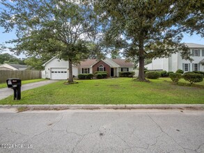 510 Raintree Rd in Jacksonville, NC - Foto de edificio - Building Photo