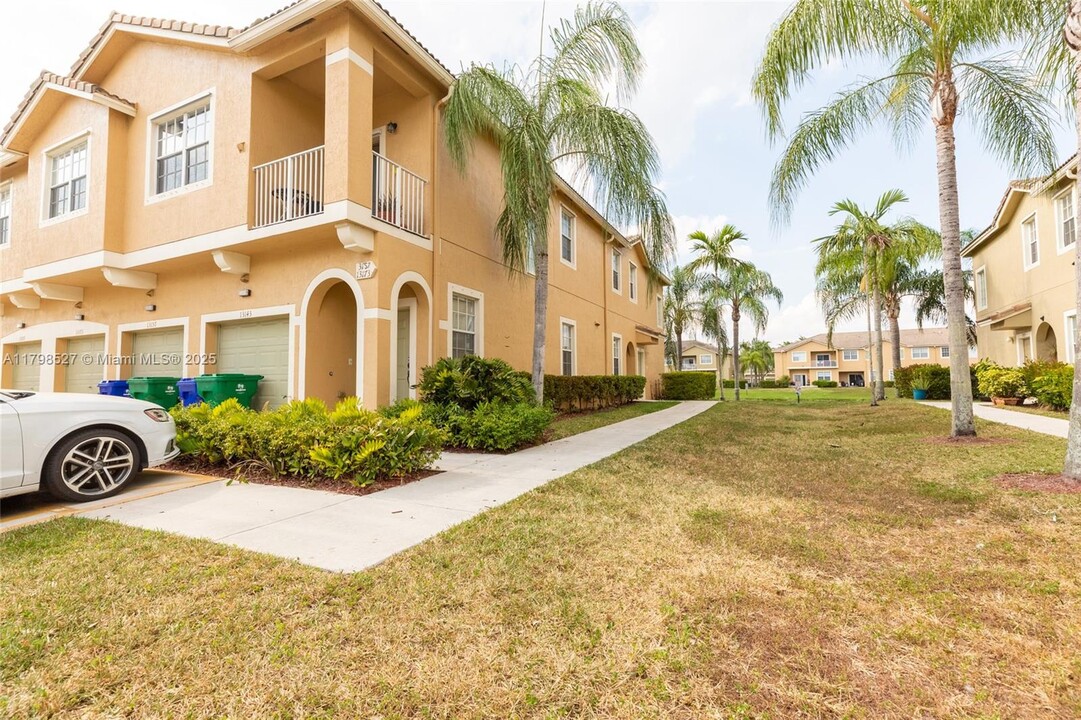 13157 SW 44th St in Miramar, FL - Building Photo