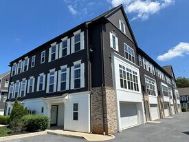 410 Mayer Pl in Lancaster, PA - Building Photo