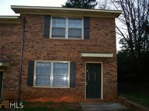 5 Townhouse Type Apartments in Oakwood, GA - Building Photo - Other