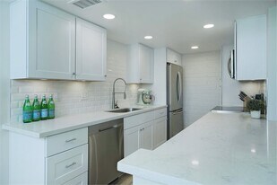 948 S Alma School Rd, Unit 61 in Mesa, AZ - Building Photo