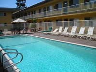 Emerald Green Apartments in Torrance, CA - Foto de edificio - Building Photo