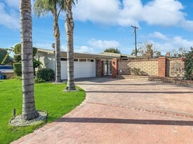 1115 N Brand Blvd in San Fernando, CA - Building Photo