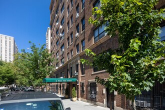 35 W 92nd St in New York, NY - Building Photo - Building Photo
