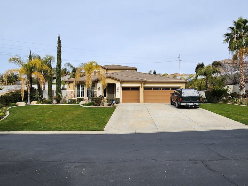 6817 Canaletto Ave in Bakersfield, CA - Building Photo