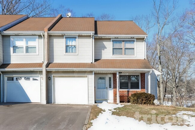 property at 5 E Ridge Mews