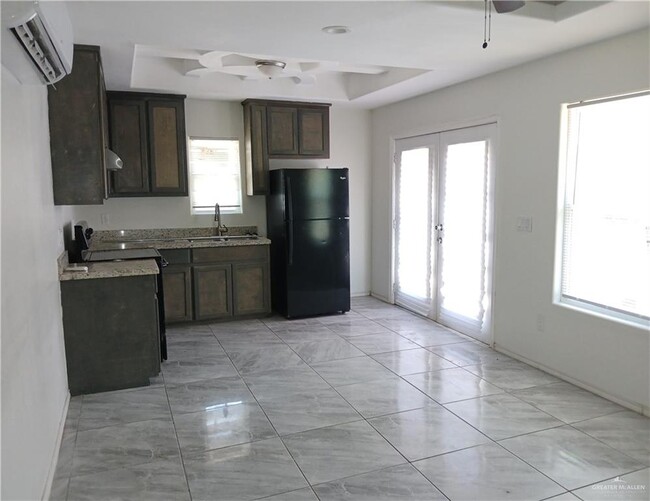 1012-17 1/2 S 17 1/2 St in McAllen, TX - Building Photo - Building Photo