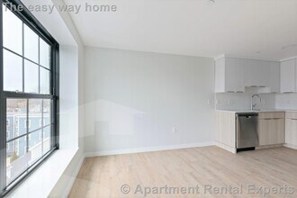 10 Soden St, Unit 204 in Cambridge, MA - Foto de edificio - Building Photo