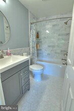 5704 Chapman Mill Dr in North Bethesda, MD - Building Photo - Building Photo