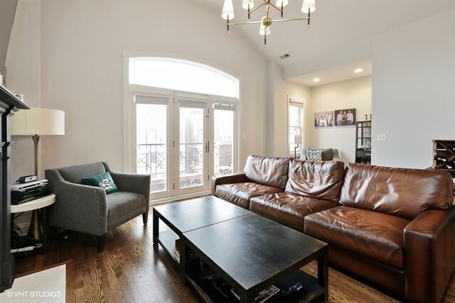 840 W Diversey Pkwy in Chicago, IL - Building Photo - Building Photo