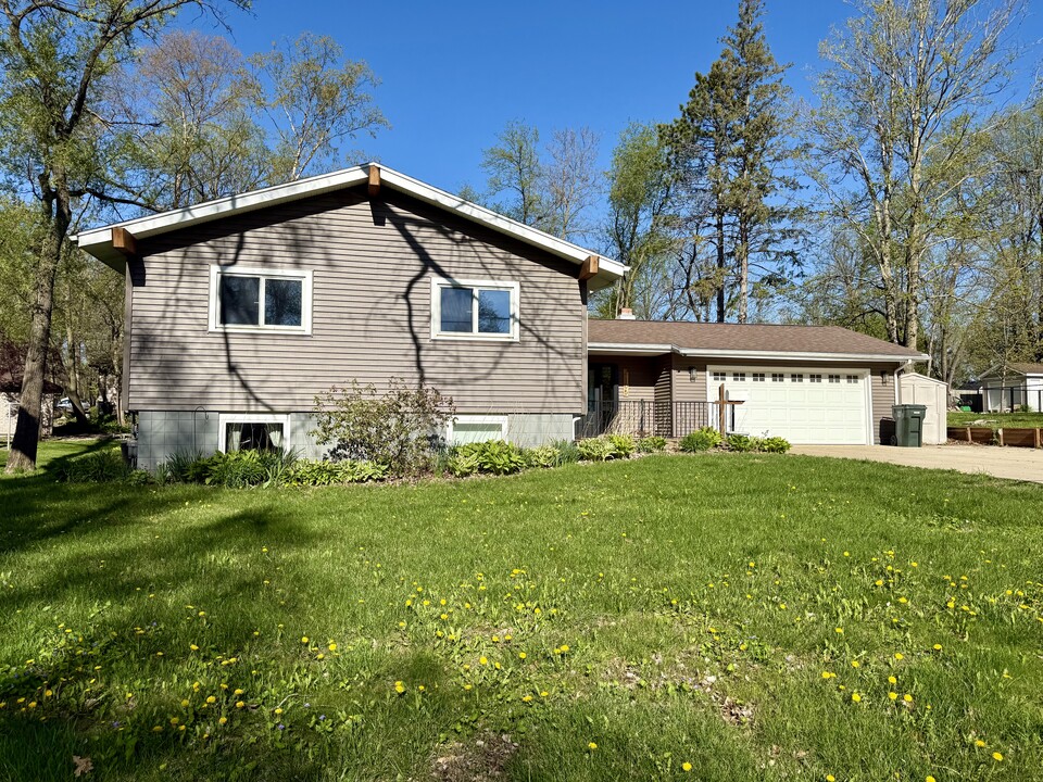2105 Parrish St in Cedar Falls, IA - Building Photo