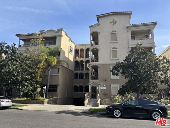 property at 432 S Willaman Dr