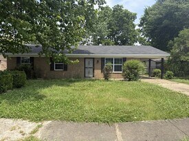 905 Maple Dr in West Memphis, AR - Building Photo