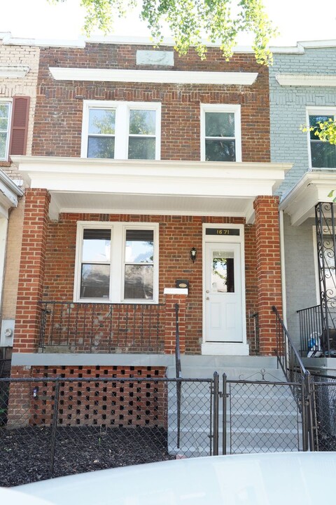 1671 Rosedale St NE in Washington, DC - Foto de edificio