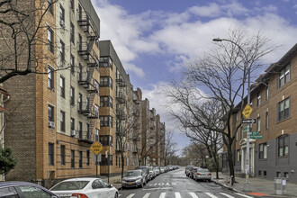 30 Park Ter E in New York, NY - Building Photo - Building Photo