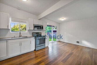 22316 64th Ave W in Mountlake Terrace, WA - Building Photo - Building Photo