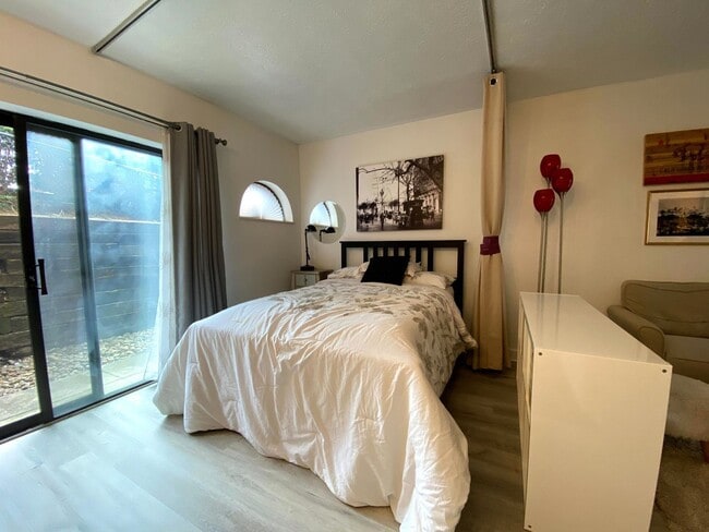 property at 3271 Niagara Square