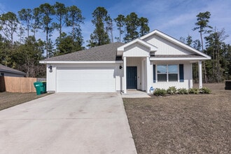 3431 Phoenix Ct in Crestview, FL - Building Photo - Building Photo