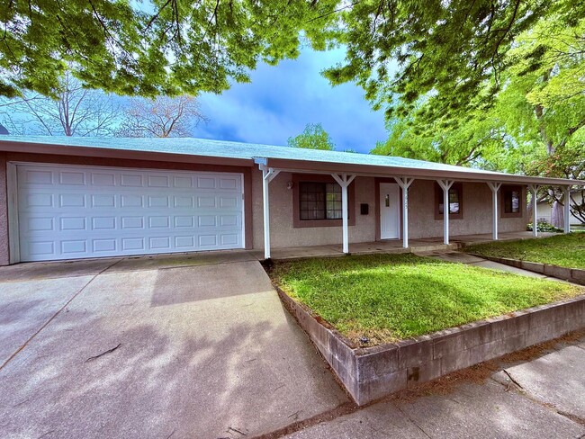 1625 High St in Oroville, CA - Building Photo - Building Photo