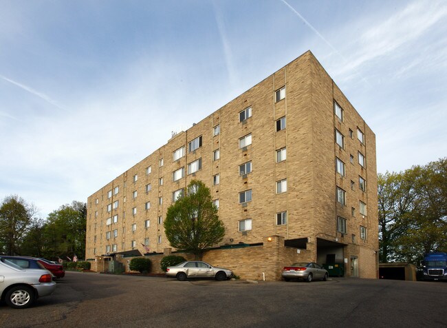 The Diplomat in Akron, OH - Foto de edificio - Building Photo