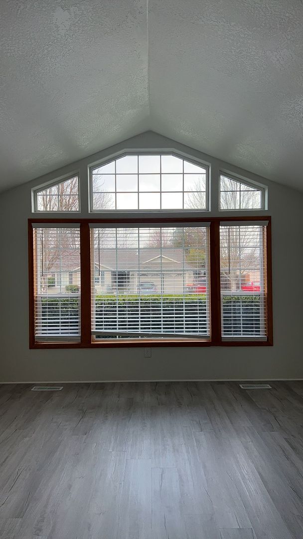 1827 Arlington Dr in Medford, OR - Building Photo - Building Photo
