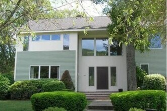 130 E Emerson Rd in Lexington, MA - Building Photo - Building Photo