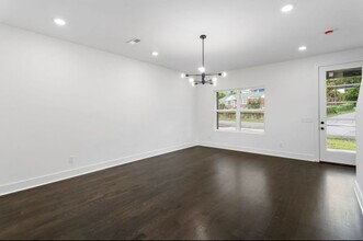 2142 18th Ave N in Nashville, TN - Foto de edificio - Building Photo