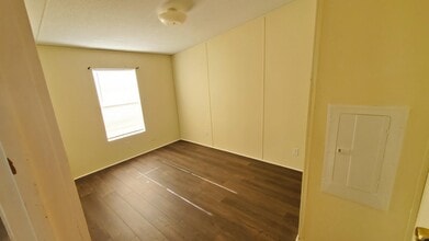 4225 Holcomb Cir in Flowery Branch, GA - Foto de edificio - Building Photo
