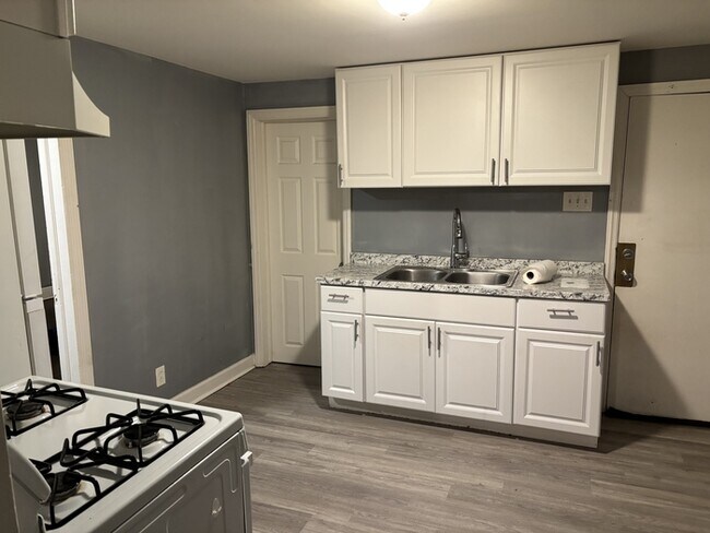 72 Park St in Bristol, CT - Building Photo - Building Photo