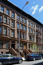 33 W 70th St in New York, NY - Building Photo - Building Photo