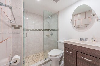 528 SW 21st Ave in Miami, FL - Building Photo - Building Photo