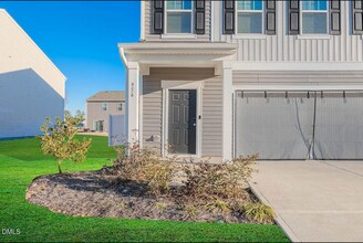 956 Rift Vly Dr in Zebulon, NC - Building Photo - Building Photo