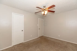 Indiana Village in Lubbock, TX - Building Photo - Building Photo