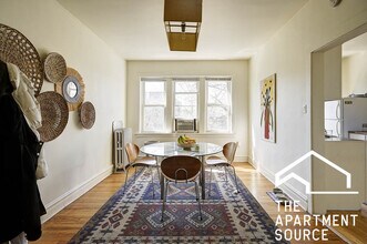 2106 W Thomas St, Unit 3 in Chicago, IL - Foto de edificio - Building Photo