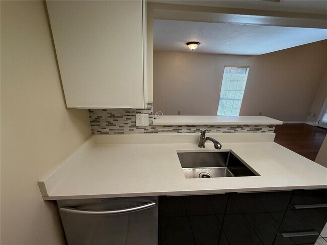 5721 SW 10th Pl in Gainesville, FL - Building Photo - Building Photo