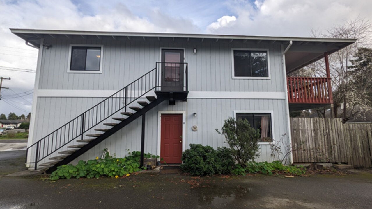 4064 V St in Eureka, CA - Building Photo