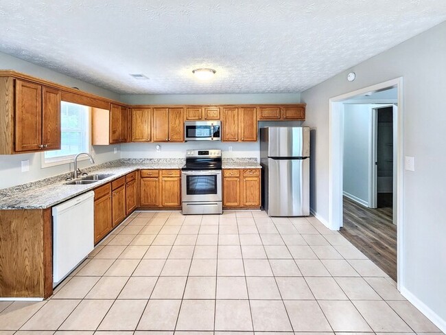 1617 Brook Ln in Monroe, GA - Building Photo - Building Photo