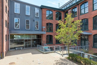 Riverfront Lofts in Pawtucket, RI - Foto de edificio - Building Photo