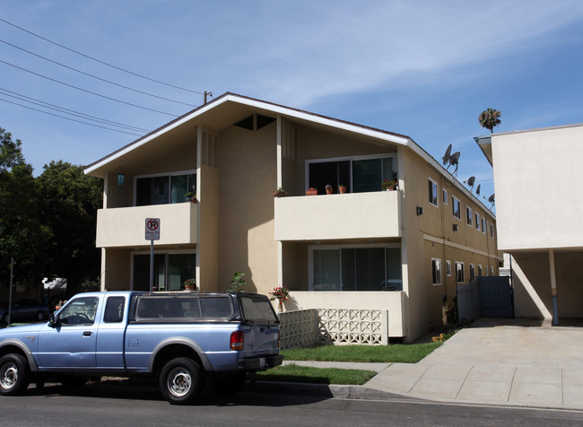 11813 Iowa Ave in Los Angeles, CA - Building Photo - Building Photo