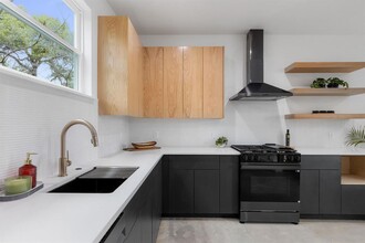 3004 Webberville Rd in Austin, TX - Building Photo - Building Photo