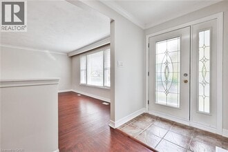 2063 Hixon St in Oakville, ON - Building Photo - Building Photo