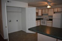 Building Photo - Monteray Place Apartamentos in Louisville, Kentucky
