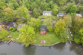 121 Bearfort Rd in West Milford, NJ - Building Photo - Building Photo
