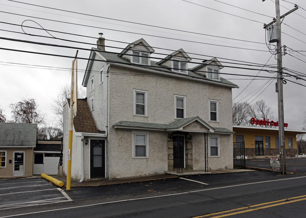 3959 Brownsville Rd in Feasterville-Trevose, PA - Foto de edificio